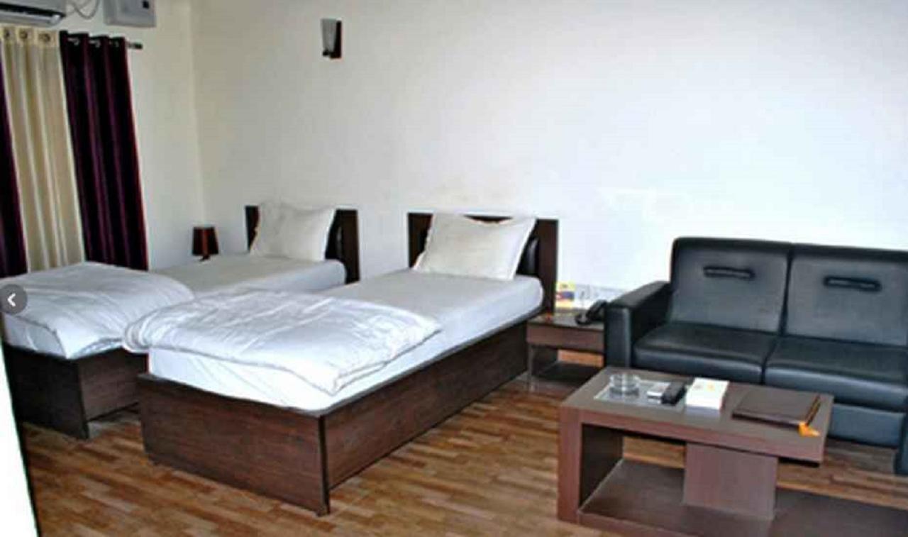 Hotel Kdm Palace Begusarai ภายนอก รูปภาพ